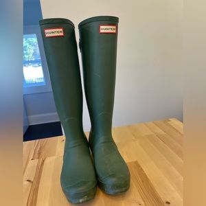 Green Hunter Boots Size 8, fits like a 9.